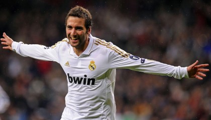 开云电竞在线-传统火把晚会舞龙舞狮，文化与运动盛大庆典