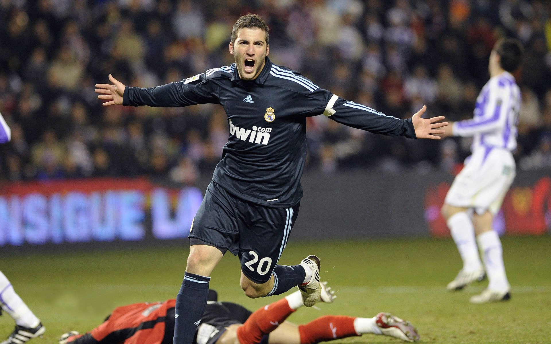 “黄金一代”欧冠传说：那些永恒的辉煌时刻，欧冠经典